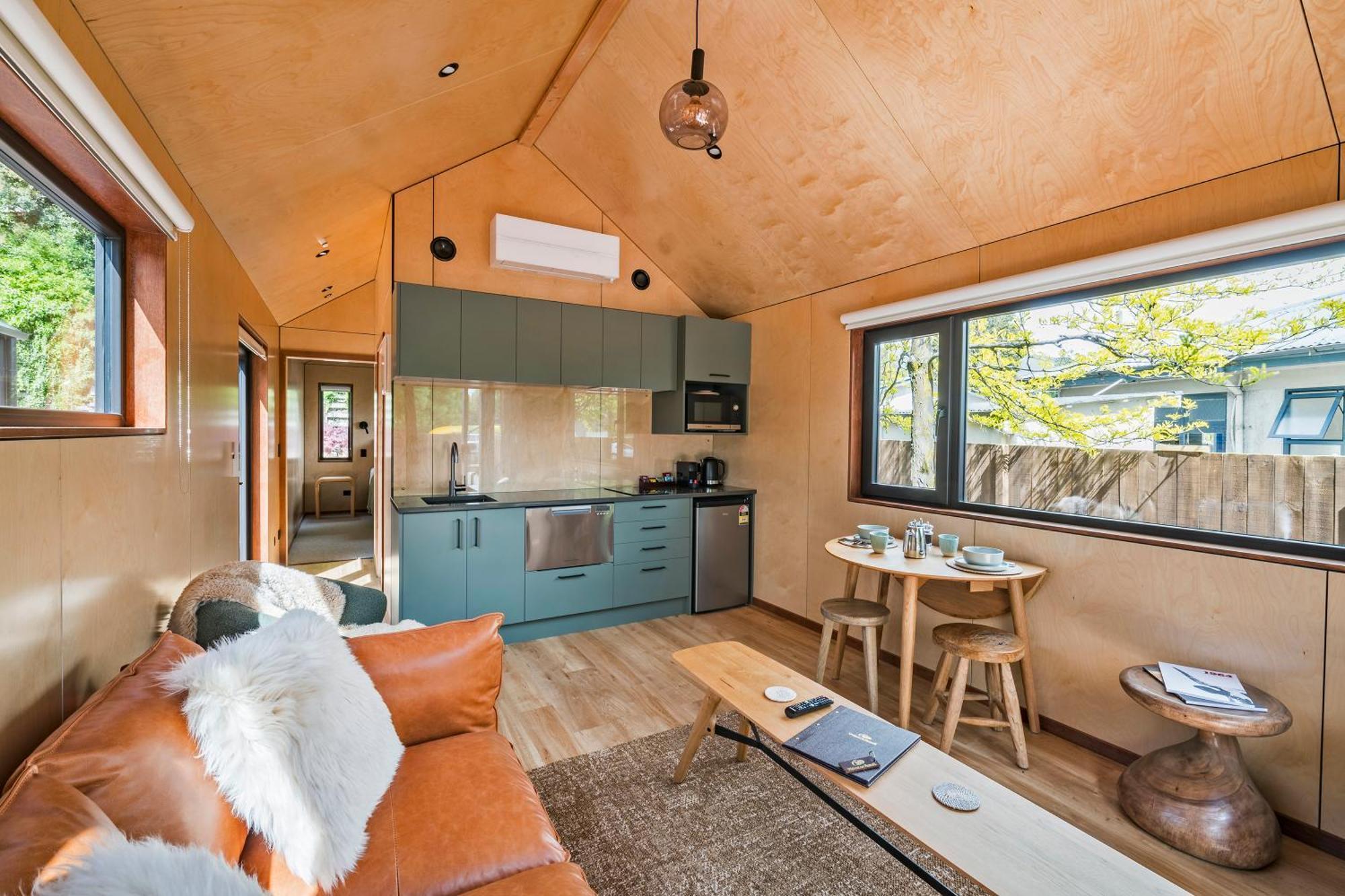 Walnut On Russell Villa Wanaka Eksteriør billede