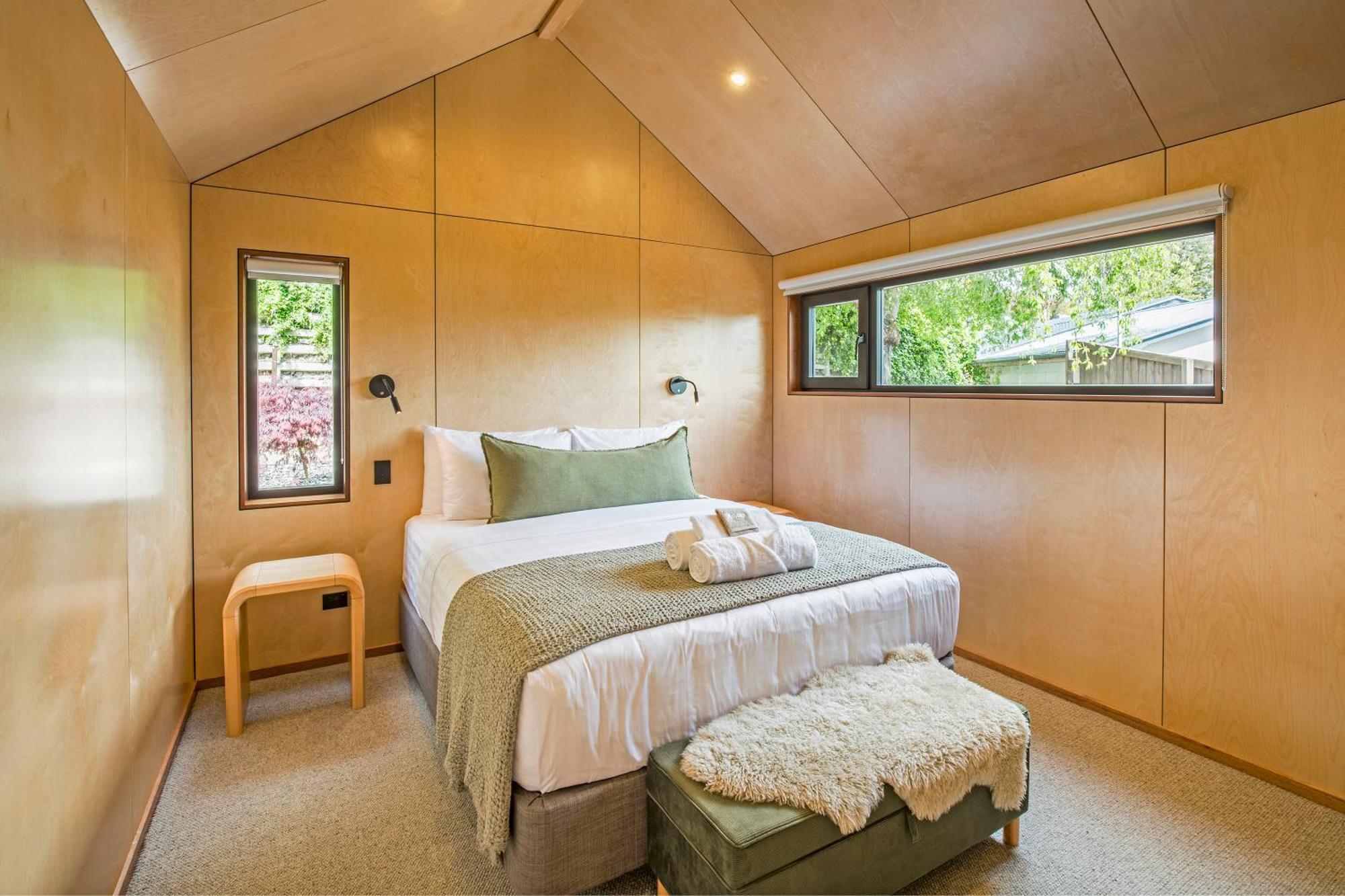 Walnut On Russell Villa Wanaka Eksteriør billede